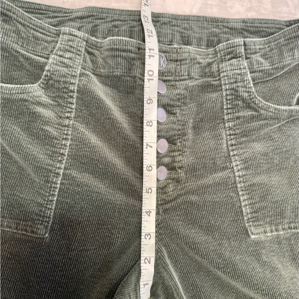 Kut From The Kloth Paola Exposed Ankle Slim Straight Leg Corduroy Pants in Green - Picture 9 of 10